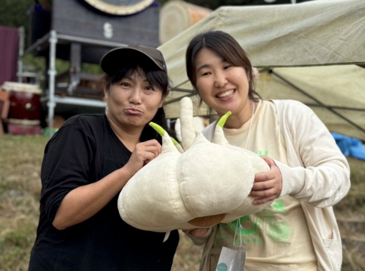 rootfield_saiko's tweet photo. 6月28日(土)~29日(日)に「古民家農業DAYs」農泊編。市場流通わずか0.4%以下の希少な国産にんにくの芽と、市場には出回らない乾燥前の生にんにく。在来種にんにくの魅力に触れる特別な1泊2日の「農泊プログラム」を企画しました。
https://t.co/EiiFaFH6jc

#農泊 #農業女子 #西湖 #富士河口湖町 #農業 https://t.co/lgFgAMGf7Z