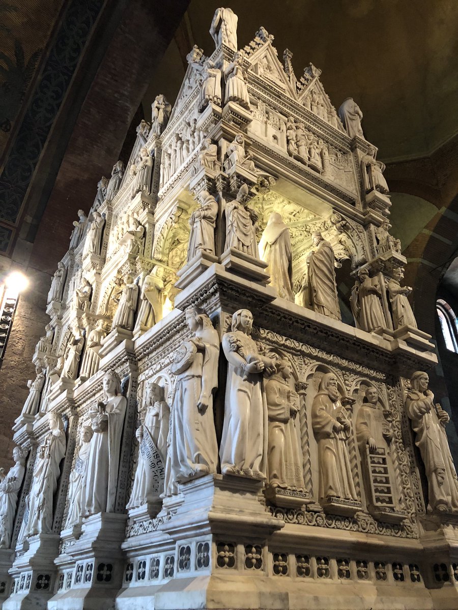Monument funéraire de saint Augustin, réalisé en 1362 par des maîtres lombards, sur le maître-autel de San Pietro in Ciel d’Oro à Pavie
