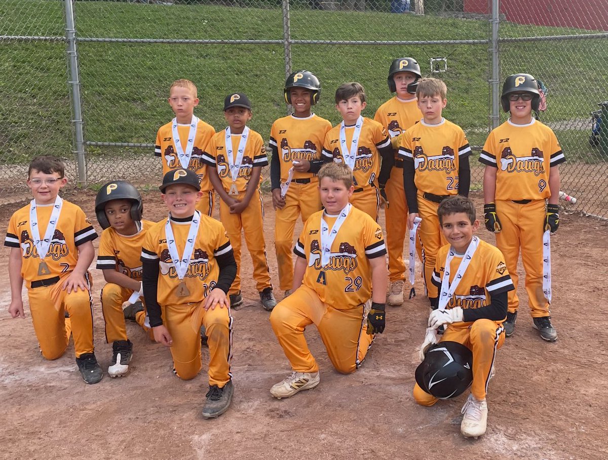 PghDawgs's tweet photo. What a season for 9Gold. 3 straight Championships and then a heartbreaking loss in the finals to finish as runner up in the AA Discount Diamond Open! 
“Bernie’s Boys” finished the season with an impressive 15-1 record!
#dawgsfamily #brightfuture #littledawgs #areyounext https://t.co/ekMY51MreT