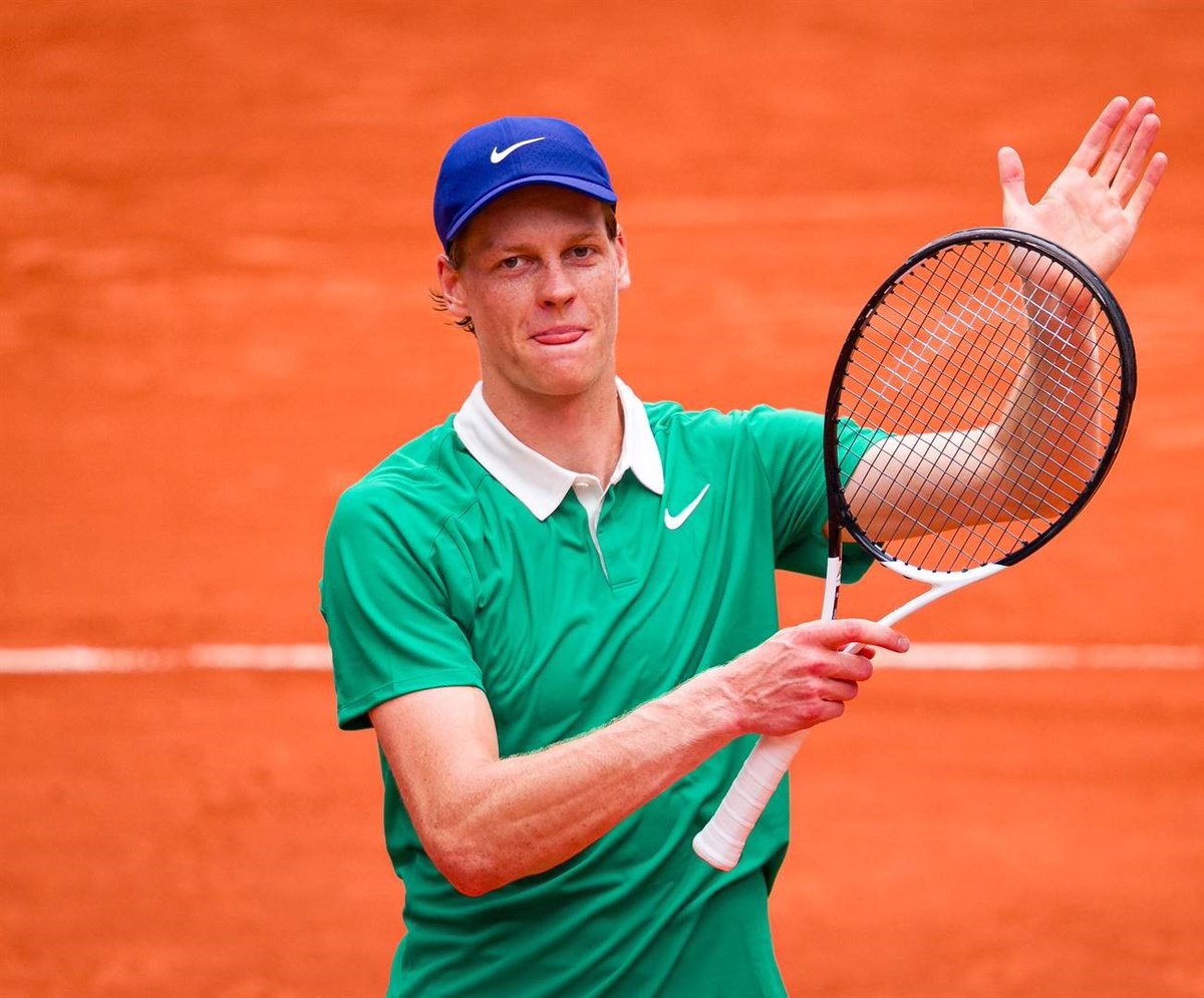 GameSetAndTalk's tweet image. 1/4 DE FINALE HOMMES - ROLAND-GARROS 🇫🇷

Partie haute

🇮🇹 Sinner - Bublik 🇰🇿
🇩🇪 Zverev - Djokovic 🇷🇸

Partie basse 

🇮🇹 Musetti - Tiafoe 🇺🇸
🇪🇸 Alcaraz - Paul 🇺🇸

Quels sont vos pronostics ? 👀

Nous on voit 🇮🇹, 🇷🇸, 🇮🇹 et 🇪🇸. 🤪

#RolandGarros