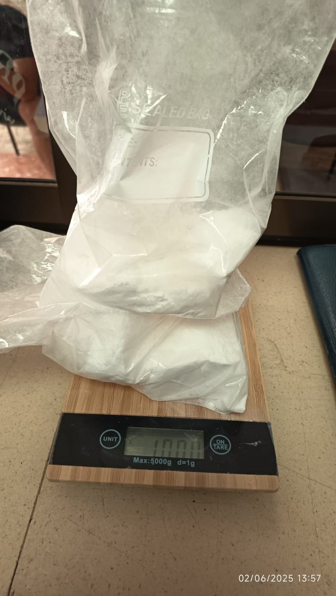 Felicitamos a los componentes de la Usecia de la segunda Compañia que han procedido a la detención de un individuo por tráfico de drogas tras incautar 1 kilogramo de cocaína en el vehículo que conducía
#ZonaDeEspecialSingularidad 
#ProfesionDeRiesgoYa