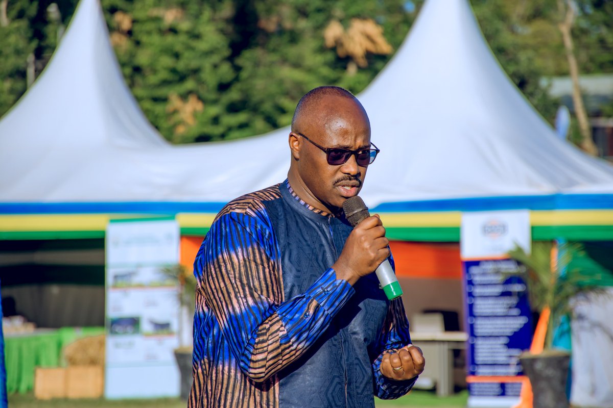 Nyagatare District (@nyagataredistr) on Twitter photo <a href="/WKabagamba/">Wilson K</a> <a href="/PudenceR/">Pudence RUBINGISA</a> <a href="/RwandaEast/">๐๐๐ฌ๐ญ๐๐ซ๐ง ๐๐ซ๐จ๐ฏ๐ข๐ง๐๐ | ๐๐ฐ๐๐ง๐๐</a> <a href="/RadioNyagatare/">Radio Nyagatare 95.5 FM</a> <a href="/radioishingiro/">Radio Ishingiro 107.5 FM</a> Guverineri <a href="/PudenceR/">Pudence RUBINGISA</a> yashimangiye uruhare rwโimurikabikorwa mu guteza imbere udushya no kurema amahirwe mashya ku rubyiruko. Yasabye abikorera gukomeza gufasha urubyiruko no kurushishikariza kwihangira imirimo, binyuze mu mahugurwa atuma barushaho gukoresha neza amahirwe ahari. <a href="/WKabagamba/">Wilson K</a> <a href="/PudenceR/">Pudence RUBINGISA</a> <a href="/RwandaEast/">๐๐๐ฌ๐ญ๐๐ซ๐ง ๐๐ซ๐จ๐ฏ๐ข๐ง๐๐ | ๐๐ฐ๐๐ง๐๐</a> <a href="/RadioNyagatare/">Radio Nyagatare 95.5 FM</a> <a href="/radioishingiro/">Radio Ishingiro 107.5 FM</a> Guverineri <a href="/PudenceR/">Pudence RUBINGISA</a> yashimangiye uruhare rwโimurikabikorwa mu guteza imbere udushya no kurema amahirwe mashya ku rubyiruko. Yasabye abikorera gukomeza gufasha urubyiruko no kurushishikariza kwihangira imirimo, binyuze mu mahugurwa atuma barushaho gukoresha neza amahirwe ahari.