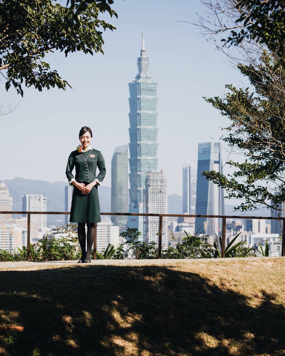 EVAAirUS's tweet photo. Our EVA Airways team isn’t just about flying high – we love discovering the beauty of Taiwan too!
From bustling markets to serene landscapes, follow our crew as they take in the sights and sounds of this amazing island. 🇹🇼💚
#EVAAirways #ExploringTaiwan #TravelWithEVA https://t.co/zjTQ5b8zeX