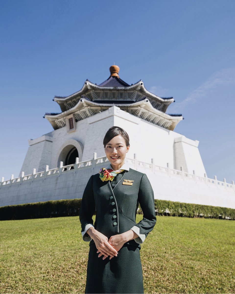 EVAAirUS's tweet photo. Our EVA Airways team isn’t just about flying high – we love discovering the beauty of Taiwan too!
From bustling markets to serene landscapes, follow our crew as they take in the sights and sounds of this amazing island. 🇹🇼💚
#EVAAirways #ExploringTaiwan #TravelWithEVA https://t.co/zjTQ5b8zeX