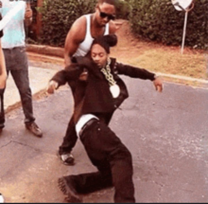 THE KISS.                     THE FANDOM 

#UzakŞehir 
#CihAl