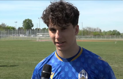 Dino Beader Trajanovski
2010'lu oyuncu çok temiz bilek,orta sahanın her yerinde oynayabilir. Fiziksel olarak zayıf kalıyor ama henüz 15 yaşında izleme listeme aldım.