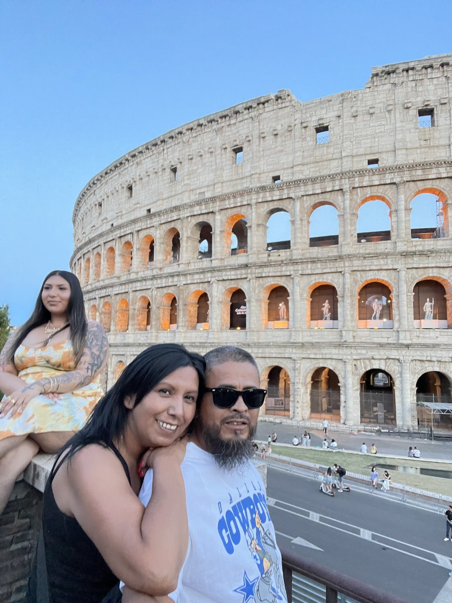 Yo check it out familia I made it. one of the seven wonder of the world if I can do it you can to enjoy life to the fullest familia and book your trip to🇮🇹💯💪👊🏼😎