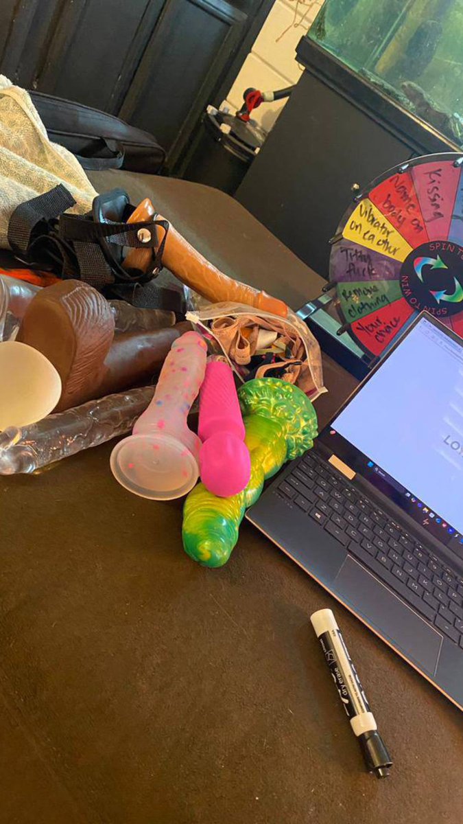 FacetimeSlick's tweet photo. Pick a toy let FaceTime baby💦

#facetime #facetimefun #nudes #threesome 
#DetriotFreaks  #threesome #313freaks #contentcreators 

https://t.co/SD7tCFnH27 https://t.co/5BMEI6BF8O