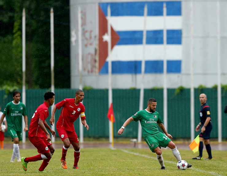 Steve1T's tweet photo. #OnThisDay in 2015 – #NYCosmos (w/@RaulGonzalez) became 1st U.S. professional soccer club, since ‘78, to play in Havana as it defeated the hosts @AFCuba_Official, 4:1, before 18,000 fans (including @Pele), at the Pedro Marrero Stadium. https://t.co/5u8h3pRJtu