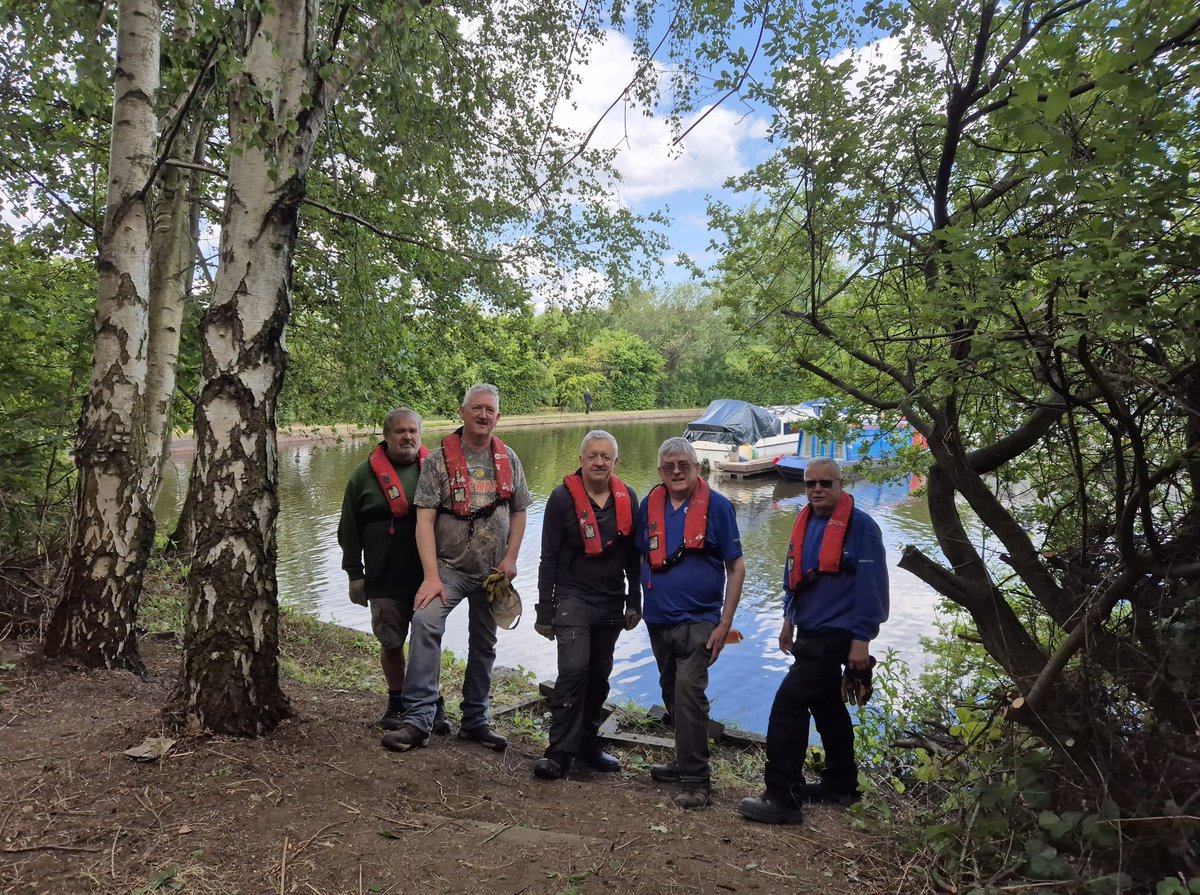 Today's Towpath Taskforce session re-established access to the former workboat mooring at Tinsley Marina - soon to be the home of 'Hawk' - a 38ft workboat purchased by the Sheffield &amp; Tinsley Canal Volunteers' Workboat Group.
<a href="/CRTYorkshireNE/">Canal & River Trust - Yorkshire & North East</a> <a href="/CanalRiverTrust/">Canal & River Trust</a> #keepcanalsalive