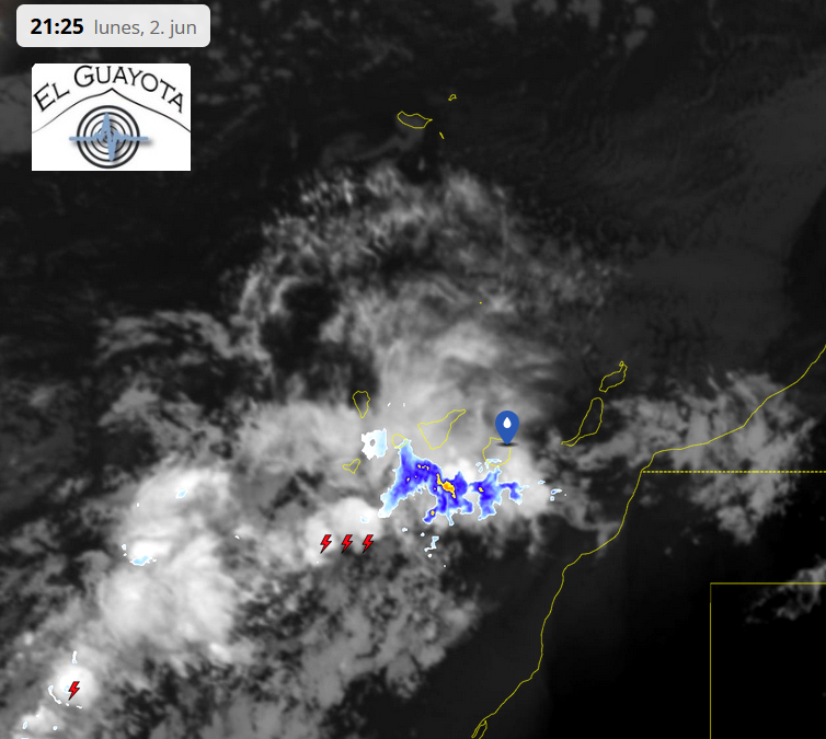 Aparato eléctrico y lluvias al sur de las islas rozando el sur de Tenerife y Gran Canaria. ¿Llueve en alguna zona?
#canarias #tenerife #grancanaria