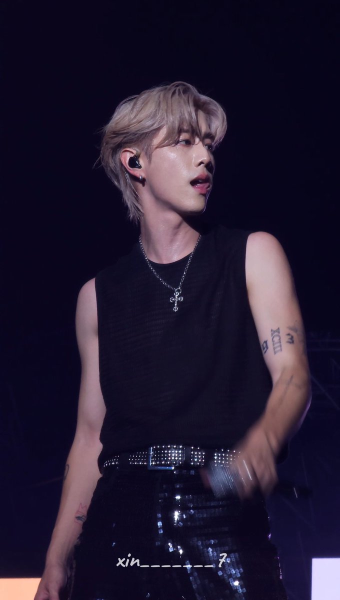 kwinthip098's tweet photo. จบงานมาร์คเราจะลบแอพทิ้งทุกครั้ง..ทำแบบนี้มาตลอด
มาคนเดียว.หวีดคนเดียว
หวีดเสร็จแล้วก็ไป555'
ใจมันรักผู้ชายคนนี้ที่สุด🫶🏻
ตั้งแต่วันปล่อยเพลงยันวันคอนถึงวันนี้ตี3-4ทุกวันสามีบ่นฉ่ำ😂
ฝากบู��สสๆๆเพลงมาร์คกันด้วยน๊า
#HighAsYou #MarkTuan. 👋🏻

https://t.co/ZQ5s2mGTnN https://t.co/HhOLDYDJa9