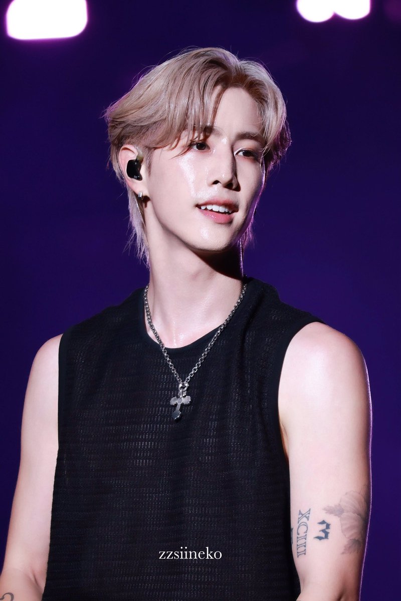 kwinthip098's tweet photo. จบงานมาร์คเราจะลบแอพทิ้งทุกครั้ง..ทำแบบนี้มาตลอด
มาคนเดียว.หวีดคนเดียว
หวีดเสร็จแล้วก็ไป555'
ใจมันรักผู้ชายคนนี้ที่สุด🫶🏻
ตั้งแต่วันปล่อยเพลงยันวันคอนถึงวันนี้ตี3-4ทุกวันสามีบ่นฉ่ำ😂
ฝากบู��สสๆๆเพลงมาร์คกันด้วยน๊า
#HighAsYou #MarkTuan. 👋🏻

https://t.co/ZQ5s2mGTnN https://t.co/HhOLDYDJa9