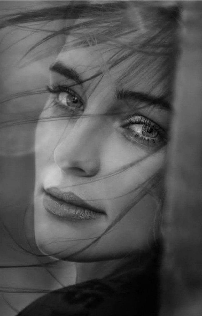 هناك أشياء تعلم أنها ليست لك ..

لكن تريد التمسك بها لأنك أحببتها دون قصدك ..