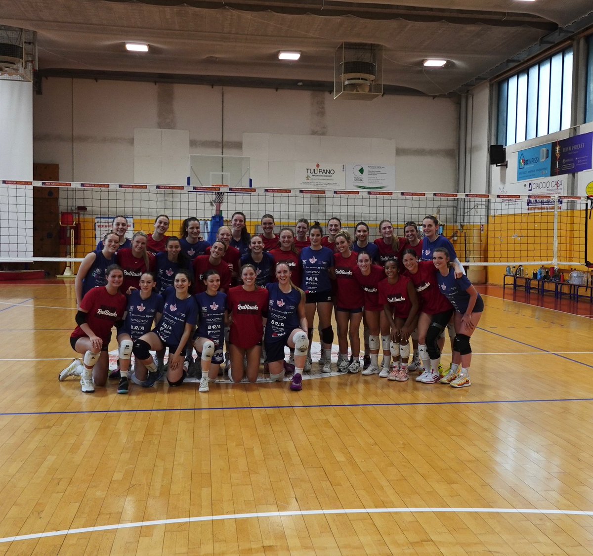 Same game, new adventures 🇮🇹

Big thanks to Volley Lurano95 and Volley Team Bologna for the fantastic hospitality and competition!! Onto the next ➡️🇬🇷

#riseupredhawks #foreigntrip #ncaavolleyball #italianvolleyball