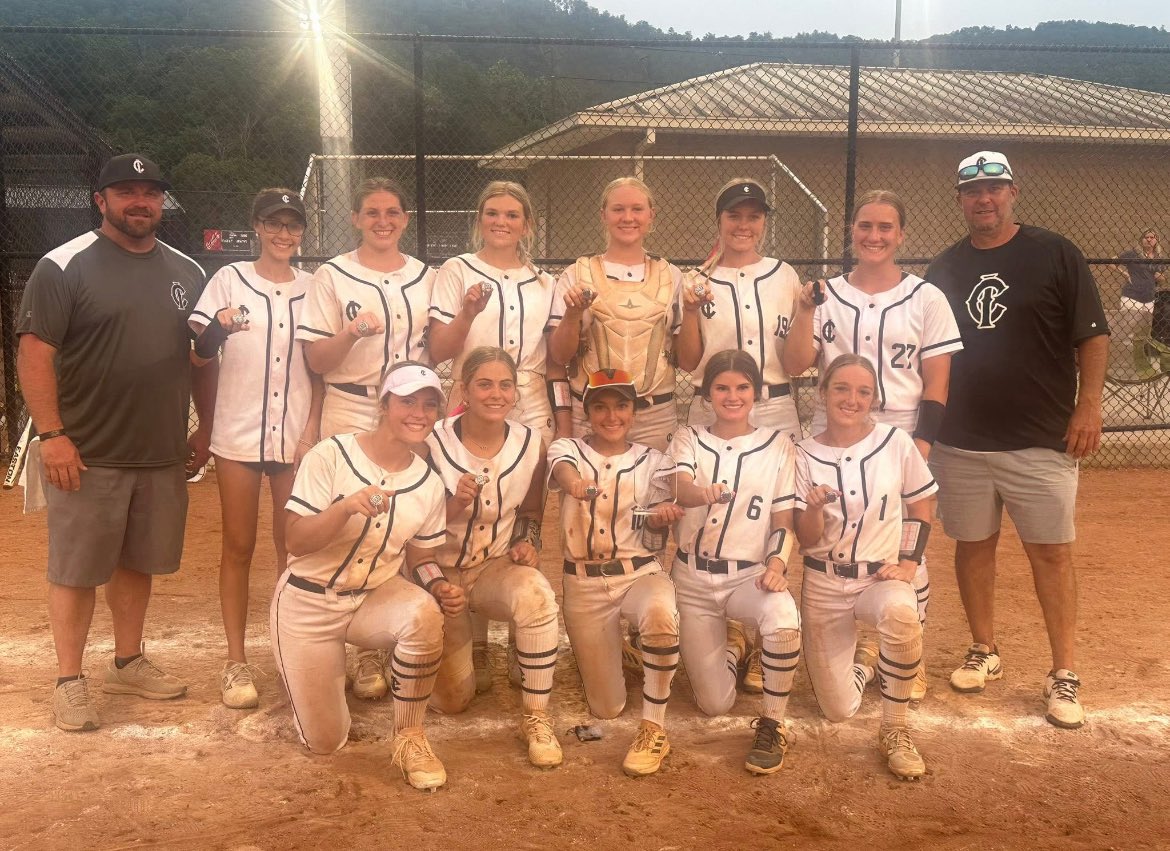 tyswhi19's tweet image. These girls played good ball Saturday and great ball on Sunday They played lights out with amazing plays, determination, hustle and hits all weekend. Loss to a really good 18U team in the Championship 1-0 on a controversial call at the plate.  Love this team!