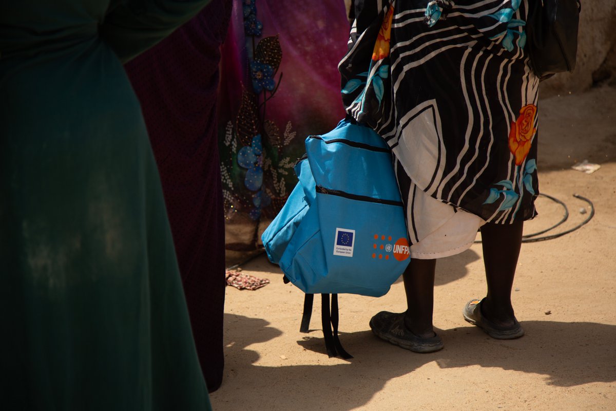 _UnfpaSudan's tweet image. More than 18,500 dignity kits were distributed to crisis-affected women and girls in Sudan over the past 12 months, with support from @eu_echo.
Each kit contains essential items for women’s hygiene and health. #ForSudan