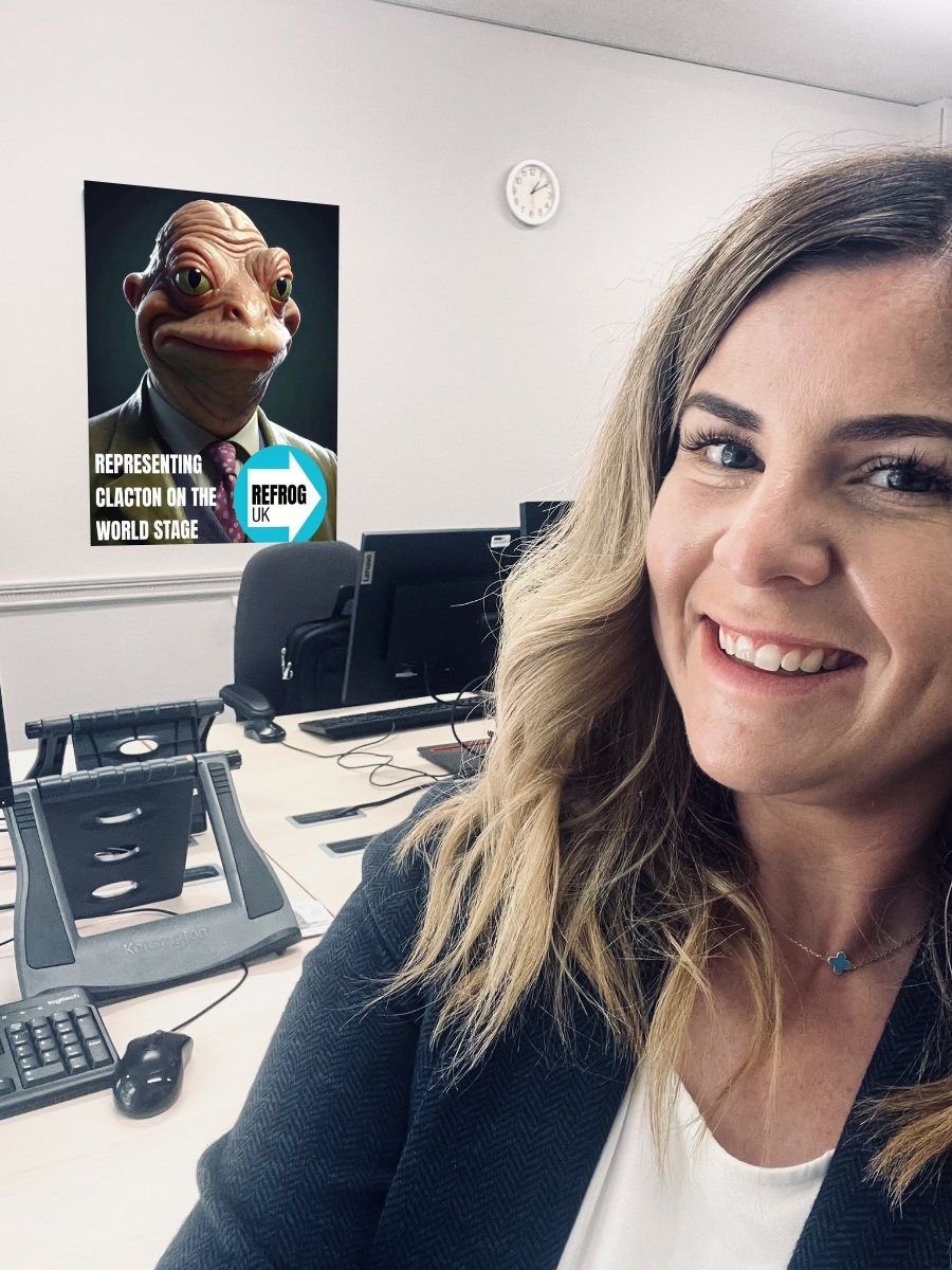 Sir Maga Führaj MP 🇬🇧 (@farageriots) on Twitter photo “When you get back into the office and you have the most amazing new piece of artwork! <a href="/Nigel_Farage/">Nigel Farage MP</a>” “When you get back into the office and you have the most amazing new piece of artwork! <a href="/Nigel_Farage/">Nigel Farage MP</a>”