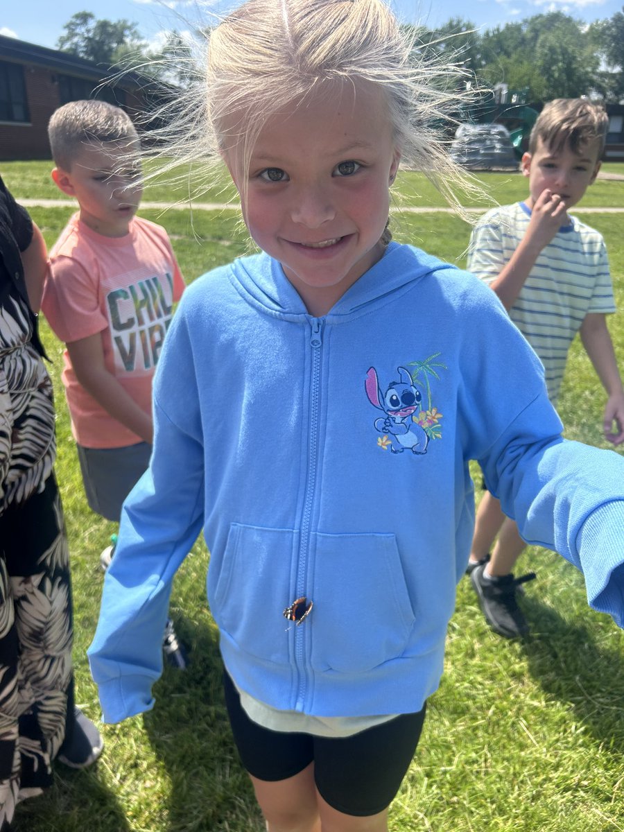 How coool is this! She was not too thrilled but it was a fun photo moment ☀️🦋
