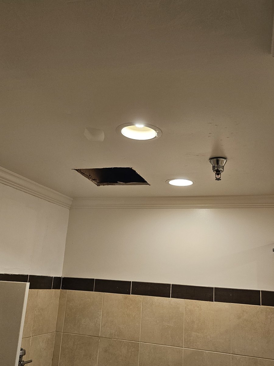 Hey <a href="/BobEvansFarms/">Bob Evans Restaurants 🍳</a> I think one of your Pittsburgh stores needs a roofer.