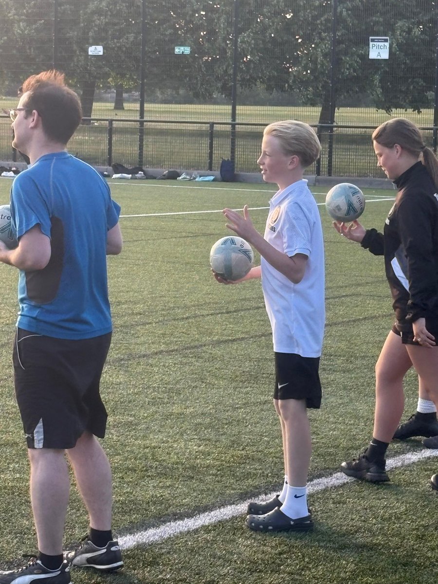 WayneTJFCCoach's tweet photo. Good evening with @EssexCountyFA at their #playphase workshop for 4-6 year olds very informative and insightful great for some of our futures to also get involved with the CPD and gained valuable experience on their coaching journeys 🐯⚽️💪 https://t.co/6J8IcdxDo3