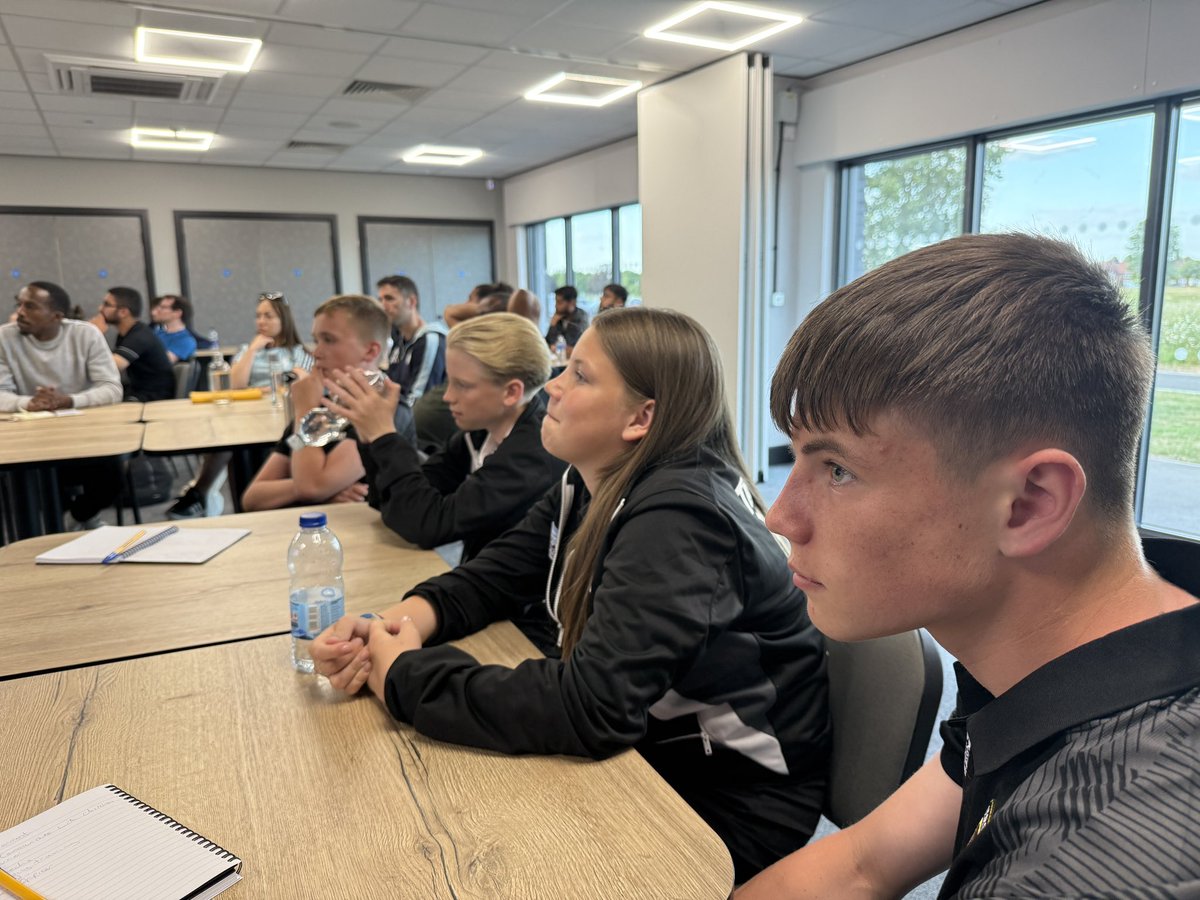 WayneTJFCCoach's tweet photo. Good evening with @EssexCountyFA at their #playphase workshop for 4-6 year olds very informative and insightful great for some of our futures to also get involved with the CPD and gained valuable experience on their coaching journeys 🐯⚽️💪 https://t.co/6J8IcdxDo3