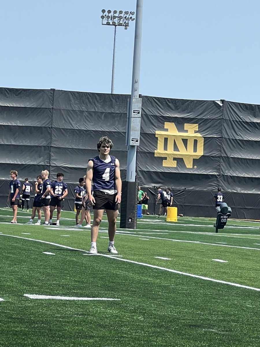 Zachary_Hays18's tweet image. Thank you @CoachJS50ND and @CoachBiagi as well as the rest of the staff for an amazing Camp. And big thanks to @michaelvinson55 for showing me around the campus after the camp. Had a a great time and won the punt comp!
@NDFootball @NotreDame