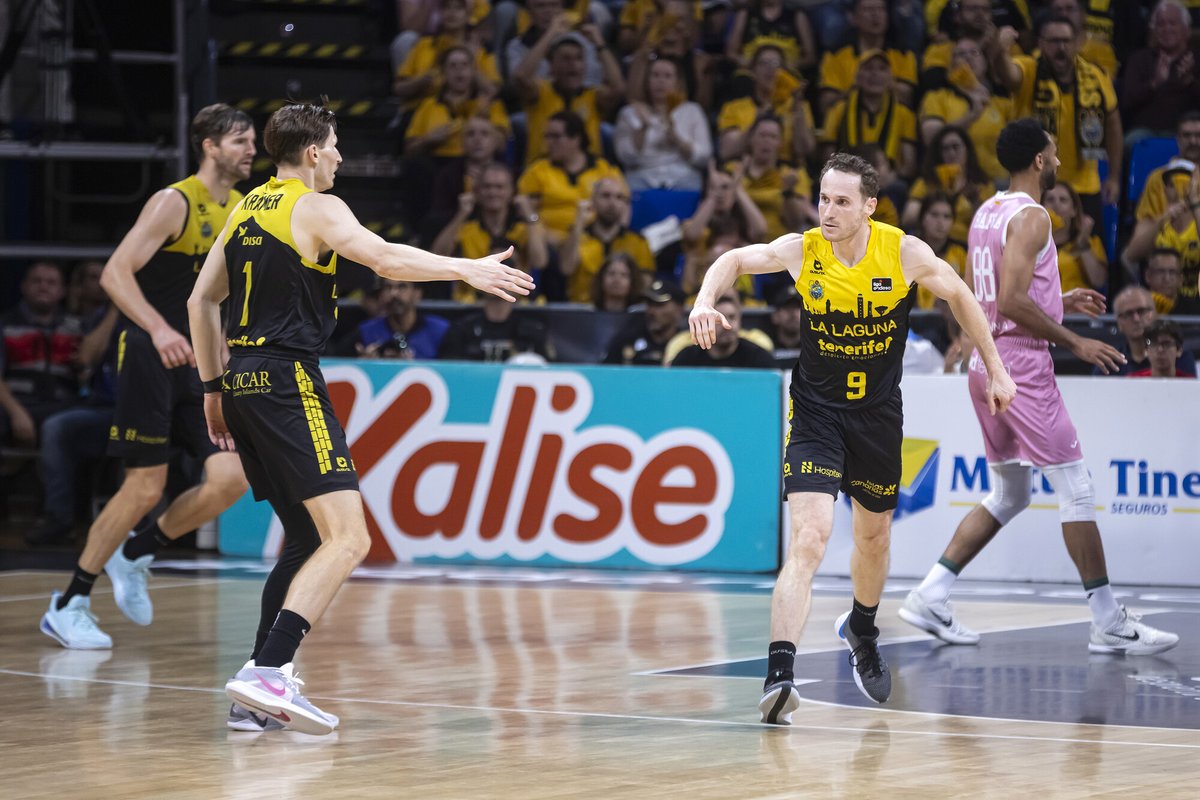 CB1939Canarias's tweet photo. 😍 Yo vi jugar a @Huertas09 ‼️

😤 ¡Madre mía lo del brasileño!

💛🖤 #VamosCanarias #LaLagunaTenerife #SeLlevaDentro https://t.co/tA9BHsntHH