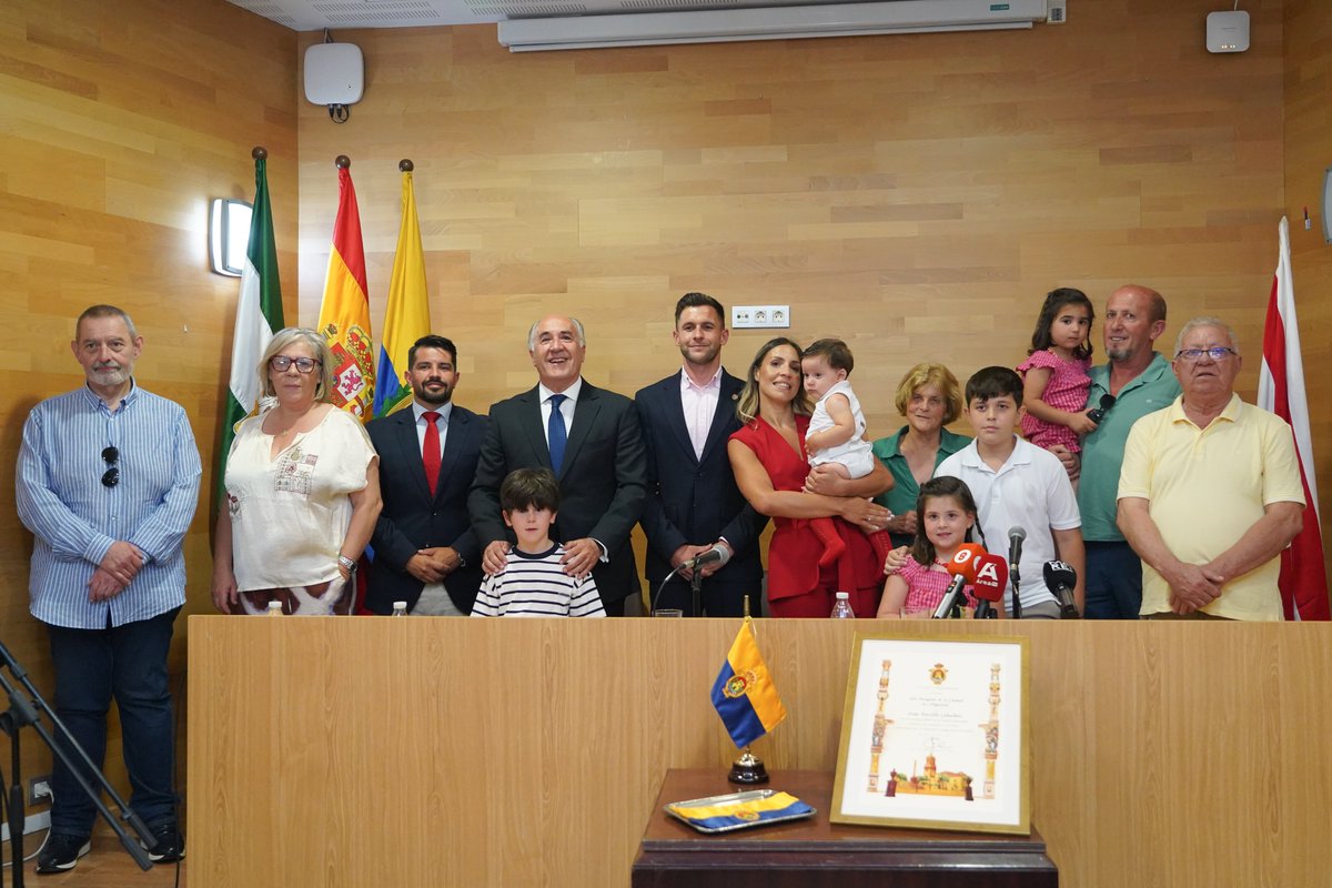 Algeciras CF (@algecirascf) on Twitter photo ❤️ 𝗢𝗿𝗴𝘂𝗹𝗹𝗼𝘀𝗼𝘀, 𝗲𝗺𝗼𝗰𝗶𝗼𝗻𝗮𝗱𝗼𝘀 𝘆 𝗳𝗲𝗹𝗶𝗰𝗲𝘀 de ver a 𝙪𝙣𝙤 𝙙𝙚 𝙡𝙤𝙨 𝙣𝙪𝙚𝙨𝙩𝙧𝙤𝙨 recibir el cariño de toda una ciudad.
<a href="/ivanturrillo8/">Iván Turrillo</a>, lo de hoy es para ti, por ti y será tuyo de por vida.
Disfrútalo tanto como nosotros te vivimos cada semana. ❤️ 𝗢𝗿𝗴𝘂𝗹𝗹𝗼𝘀𝗼𝘀, 𝗲𝗺𝗼𝗰𝗶𝗼𝗻𝗮𝗱𝗼𝘀 𝘆 𝗳𝗲𝗹𝗶𝗰𝗲𝘀 de ver a 𝙪𝙣𝙤 𝙙𝙚 𝙡𝙤𝙨 𝙣𝙪𝙚𝙨𝙩𝙧𝙤𝙨 recibir el cariño de toda una ciudad.
<a href="/ivanturrillo8/">Iván Turrillo</a>, lo de hoy es para ti, por ti y será tuyo de por vida.
Disfrútalo tanto como nosotros te vivimos cada semana.