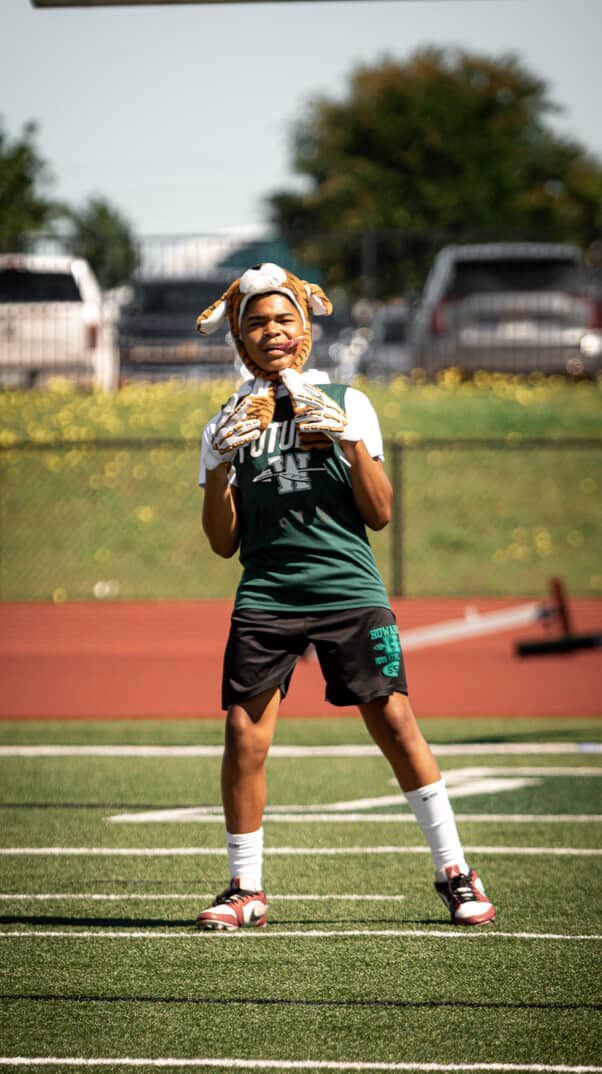 DJWilliamsjr3's tweet image. ✌️ out junior high. Preciate the two years @HowardBraves. It was 😎. Day 1 of @NDNFootball freshman summer camp started today. We got it in! 💪