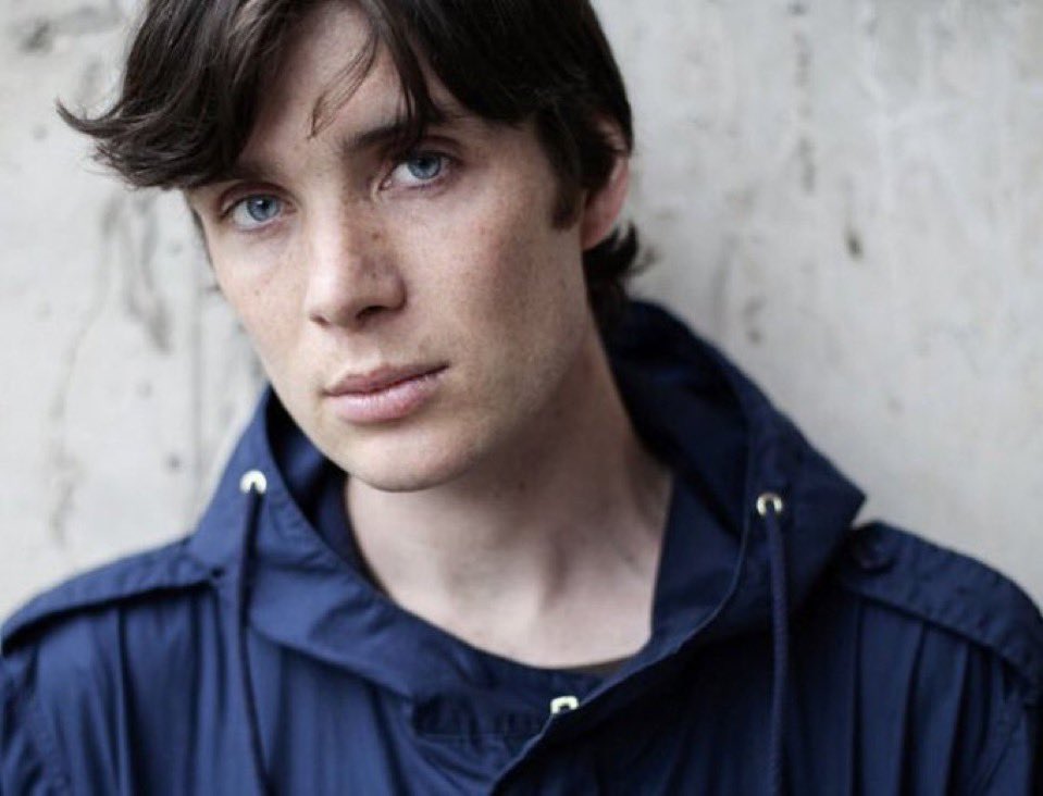 We need to start investigating whether cillian is a vampire or not bc wdym he was nearly 30 in this