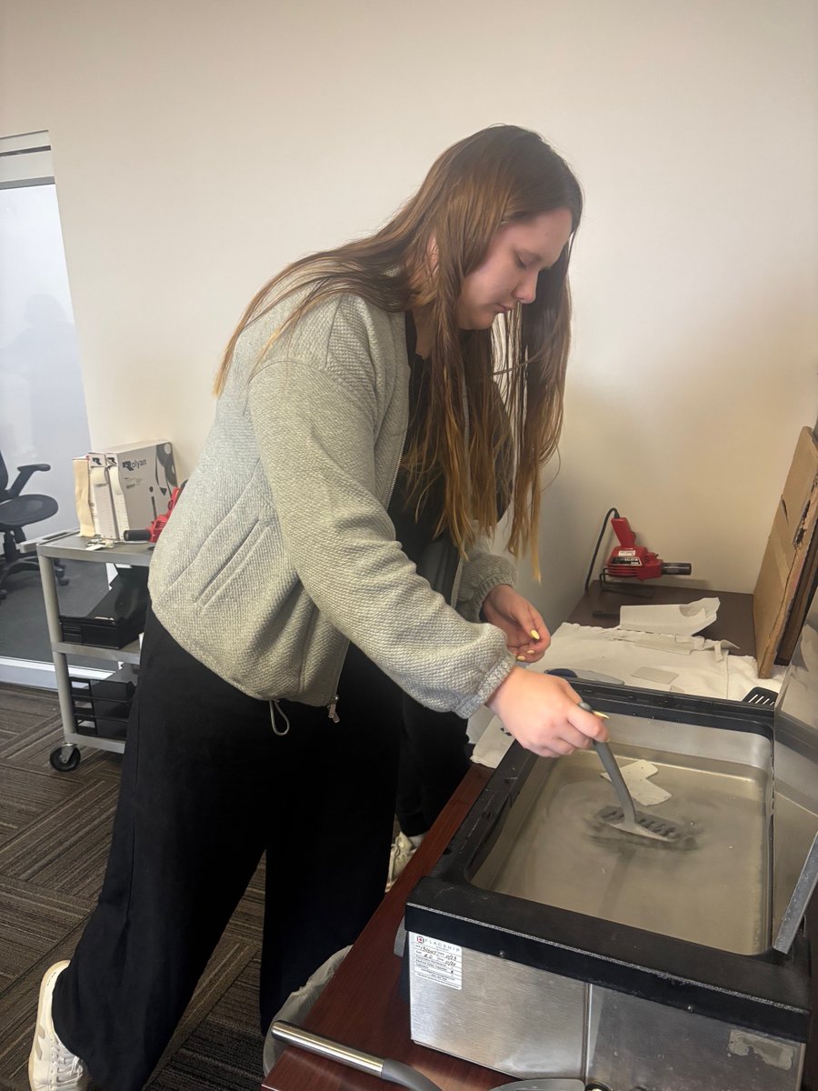 Athletico's tweet photo. Custom orthoses, skilled clinicians, and a weekend of hands-on learning! 👏We kicked off #HandTherapy Awareness Week with a splint fabrication course at our Niles-Northwest Chicago clinic, welcoming clinicians from across the Midwest. #ClinicalExcellence #HTW2025 https://t.co/Lzv3rE1aee