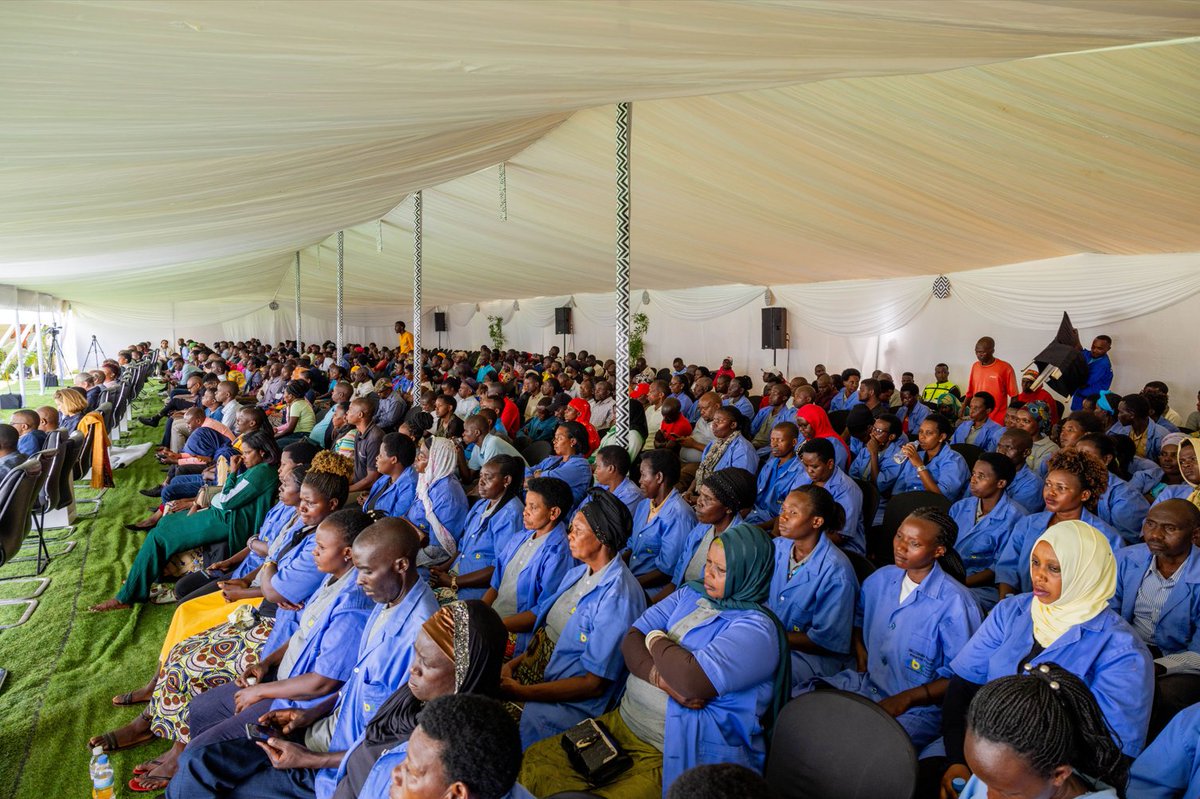 L'Initiative (@ef_linitiative) on Twitter photo 🚀 Lancement à Kigali d’un projet innovant porté par le <a href="/RBCRwanda/">Rwanda Biomedical Centre</a> avec notre soutien pour former +58 000 agents de santé communautaire via une plateforme numérique basée sur l’#IA.
🇷🇼🎯 Nos objectifs ? Qualité des soins, formation personnalisée, performance du système de santé. 🚀 Lancement à Kigali d’un projet innovant porté par le <a href="/RBCRwanda/">Rwanda Biomedical Centre</a> avec notre soutien pour former +58 000 agents de santé communautaire via une plateforme numérique basée sur l’#IA.
🇷🇼🎯 Nos objectifs ? Qualité des soins, formation personnalisée, performance du système de santé.