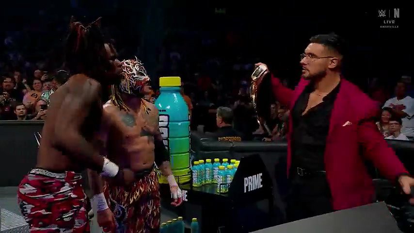 malapert_smark's tweet photo. #wwe #smackdown #wwenxt https://t.co/EzzaimhgnT