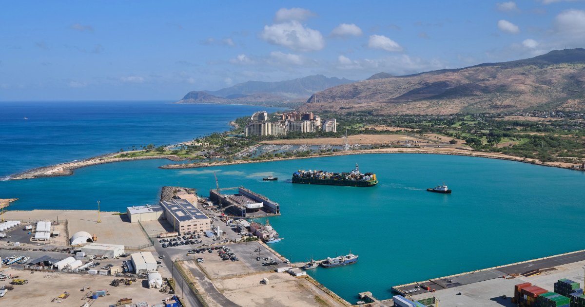 Lynden’s services include bi-weekly barge service between Hawaii and the Pacific Northwest, and air and ocean forwarding between Hawaii and anywhere in the U.S. or internationally. Learn more about shipping to Hawaii on our website: hubs.li/Q03ns3-l0