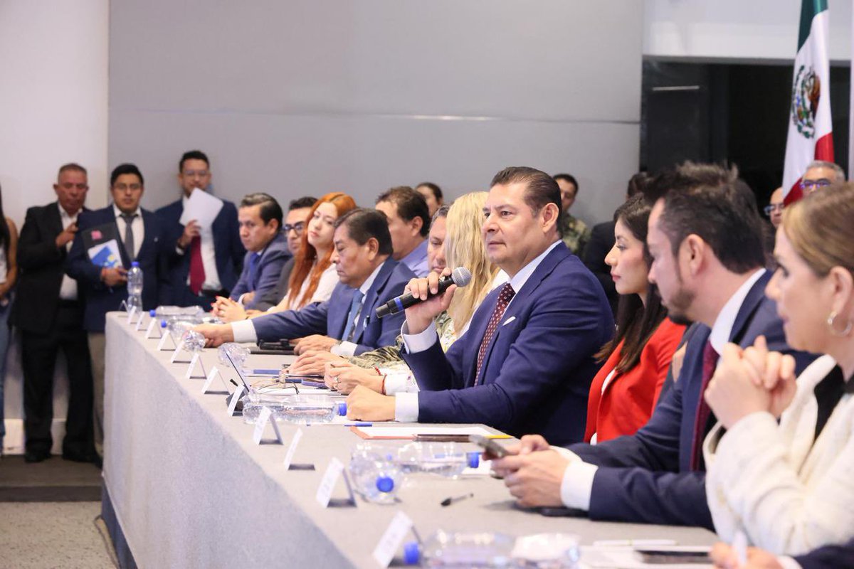 José Luis García Parra (@jlg_parra) on Twitter photo Hoy en la #MañaneraDePuebla, reafirmamos nuestro compormiso por el Estado:
✅ Programa Bachetón: inversión de 50 mdp para vialidades más seguras
✅ Más de 17 mil asistentes en el partido <a href="/Miseleccionfem/">Selección Nacional de México Femenil</a> vs Uruguay
✅ Celebramos la elección histórica del poder judicial
Junto Hoy en la #MañaneraDePuebla, reafirmamos nuestro compormiso por el Estado:
✅ Programa Bachetón: inversión de 50 mdp para vialidades más seguras
✅ Más de 17 mil asistentes en el partido <a href="/Miseleccionfem/">Selección Nacional de México Femenil</a> vs Uruguay
✅ Celebramos la elección histórica del poder judicial
Junto