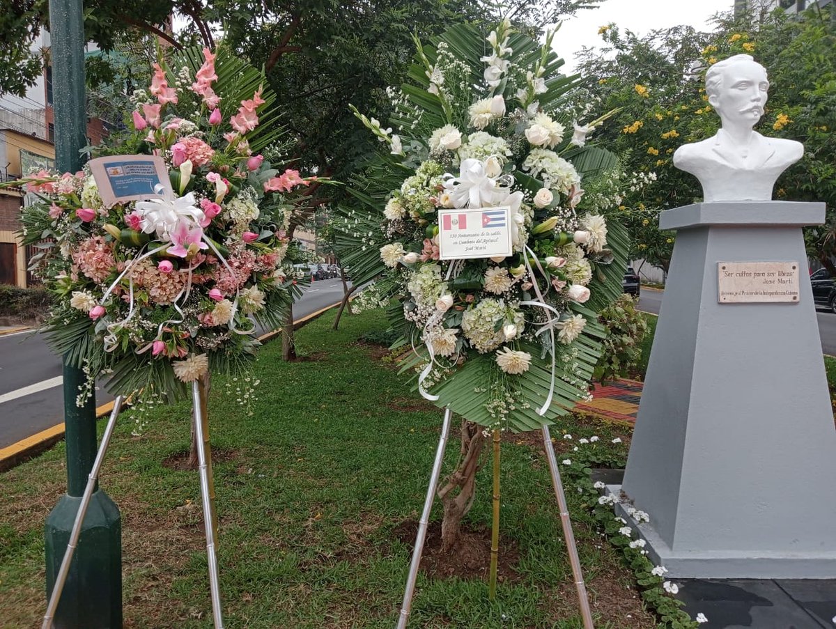 🇨🇺 El pasado 19 de mayo, participamos en la ofrenda floral por el 130° aniversario de la caída en combate de José Martí, junto a embajadores, congresistas, organizaciones solidarias y cubanos residentes en Perú.

🎙️ Palabras centrales: Emb. Carlos Zamora Rodríguez.
