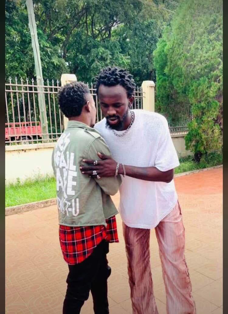 ZanGo29355757's tweet photo. I hear some gist be that our very own Red Sherif is also planning to bring Black Sherif to Tamale after our biggest concert ever 1Donx1Don concert how true it is? 🤔 anyway is a good idea I like your effort bro wakaso all the best
#ZanGo https://t.co/SD7gAQ33ep
