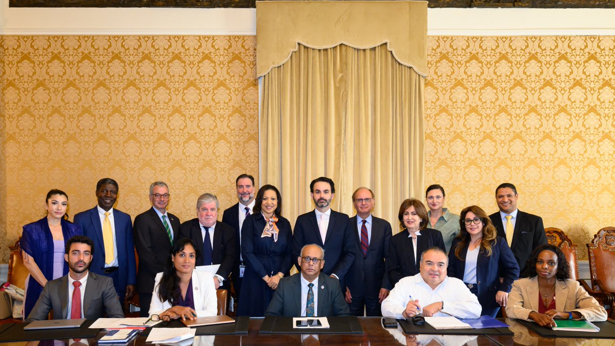 Today I led the first formal meeting of my cabinet at @OAS_Official. We will meet at least once a month to review all key aspects of the General Secretariat’s work, always with an action-oriented approach. A collaborative, collegial OAS starts with my team and me—serving the