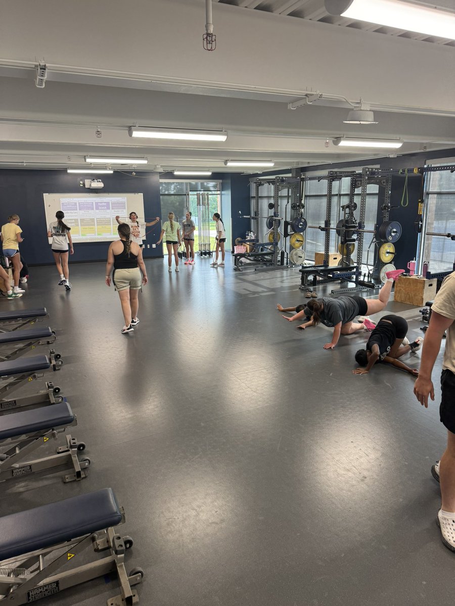 40 Strong on Day 1

No days off, no shortcuts-just a group of dedicated female athletes chasing growth all summer long 💪🏻🐻