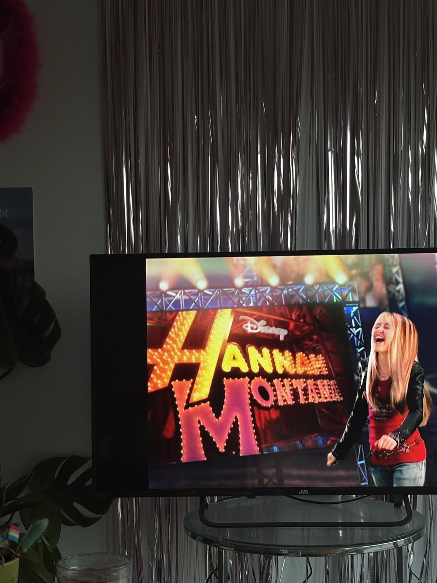 rewatching Hannah Montana for the first time since my teens and honestly still a slay (pic of me at around 12)