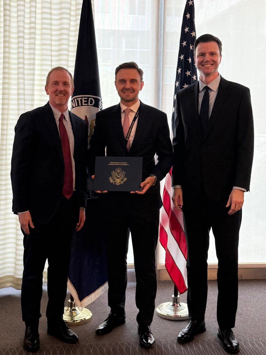 Embassy of Poland U.S. (@polishembassyus) on Twitter photo Transatlantic Diplomatic Fellowship <a href="/StateDept/">Department of State</a> is one of the most established exchange programs giving EU diplomats a chance to gain insights into US foreign policy & build professional networks. <a href="/PolishEmbassyUS/">Embassy of Poland U.S.</a> is glad to have 🇵🇱 diplomat Konrad Zieliński as one of the TDFs. Transatlantic Diplomatic Fellowship <a href="/StateDept/">Department of State</a> is one of the most established exchange programs giving EU diplomats a chance to gain insights into US foreign policy & build professional networks. <a href="/PolishEmbassyUS/">Embassy of Poland U.S.</a> is glad to have 🇵🇱 diplomat Konrad Zieliński as one of the TDFs.