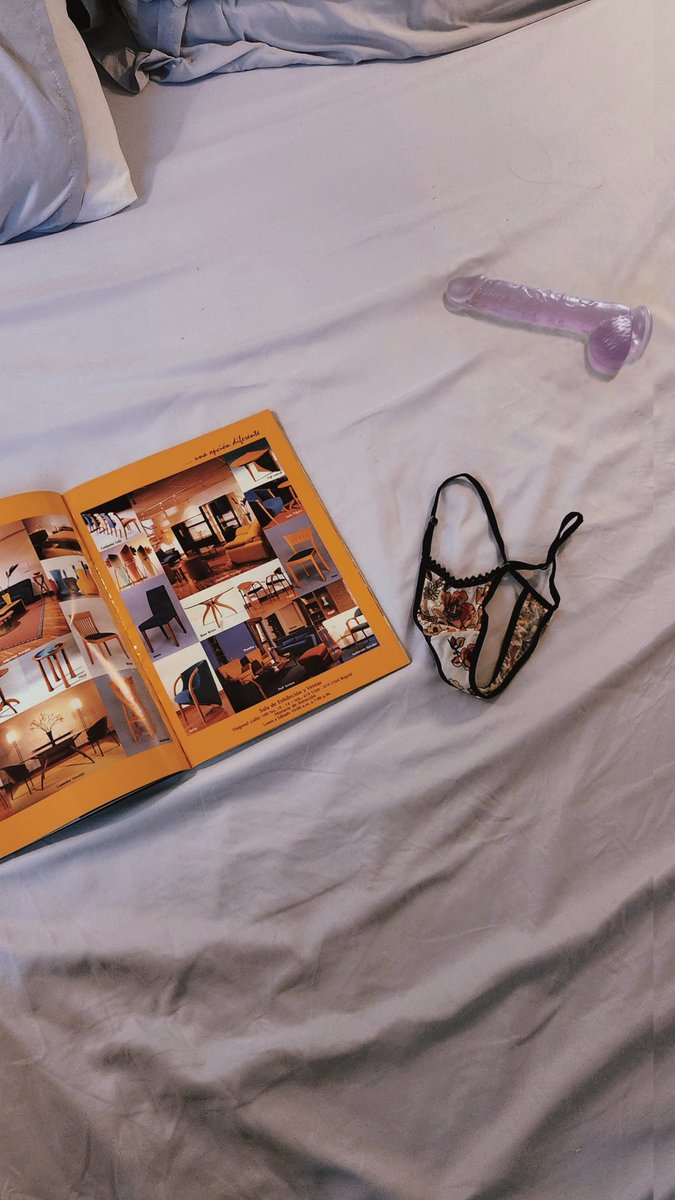 Algunos usan pastas, vitaminas y otras cositas para la creatividad. Yo solo necesito estar desnuda y activar mi frijolito para que dispare lo suficiente, luego de un ratico las ideas me empiezan a fluir 🙈