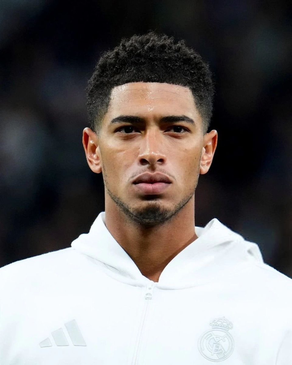 Є історія, що Джоб Беллінгем дуже не хоче порівнянь зі старшим братом. В нього на спині навіть написано «Джоб» замість «Беллінгем», як у брата.

Я правильно розумію, щоб уникнути порівнянь з братом, він переходить саме в Боруссію, за яку грав і Джуд😂