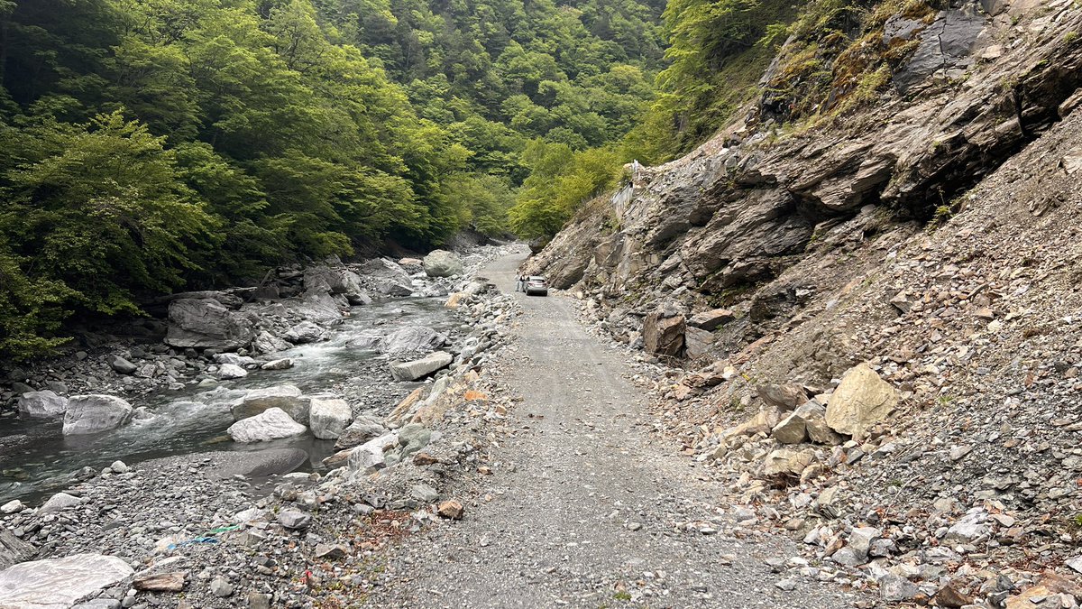 下請けで仕事して欲しいと現地調査に行って来ました‼️
静岡県と山梨県がすぐそこw
会社のある同じ伊那市ですが車で2時間かかりました🤣
こんな場所でも使える　#LRTK は素敵🤩