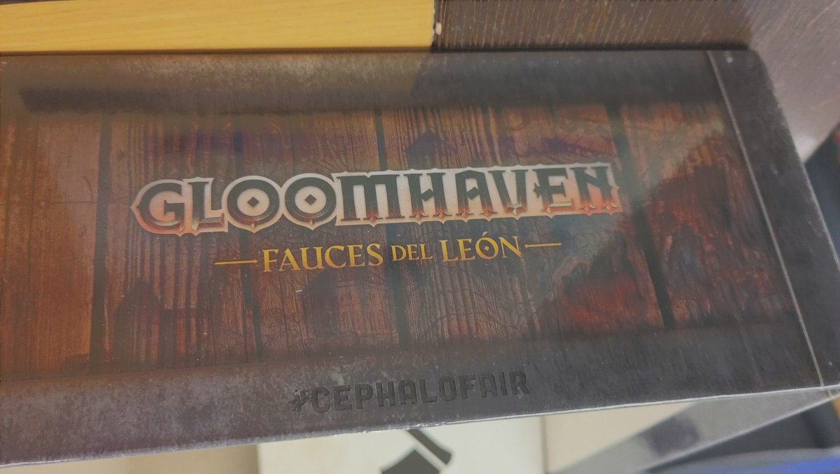Entrando por los muros de #Gloomhaven, las Fauces del León empiezan a tirar del hilo en <a href="/enclavedejuego/">Asociación Enclave de Juego</a>.

Siempre presta volver a los mundos que <a href="/Cephalofair/">Cephalofair Games</a> nos brinda, en esta precuela del clásico del #mazmorreo que hace fácil que #nuncadejesdejugar en tu #tiempolibre.
