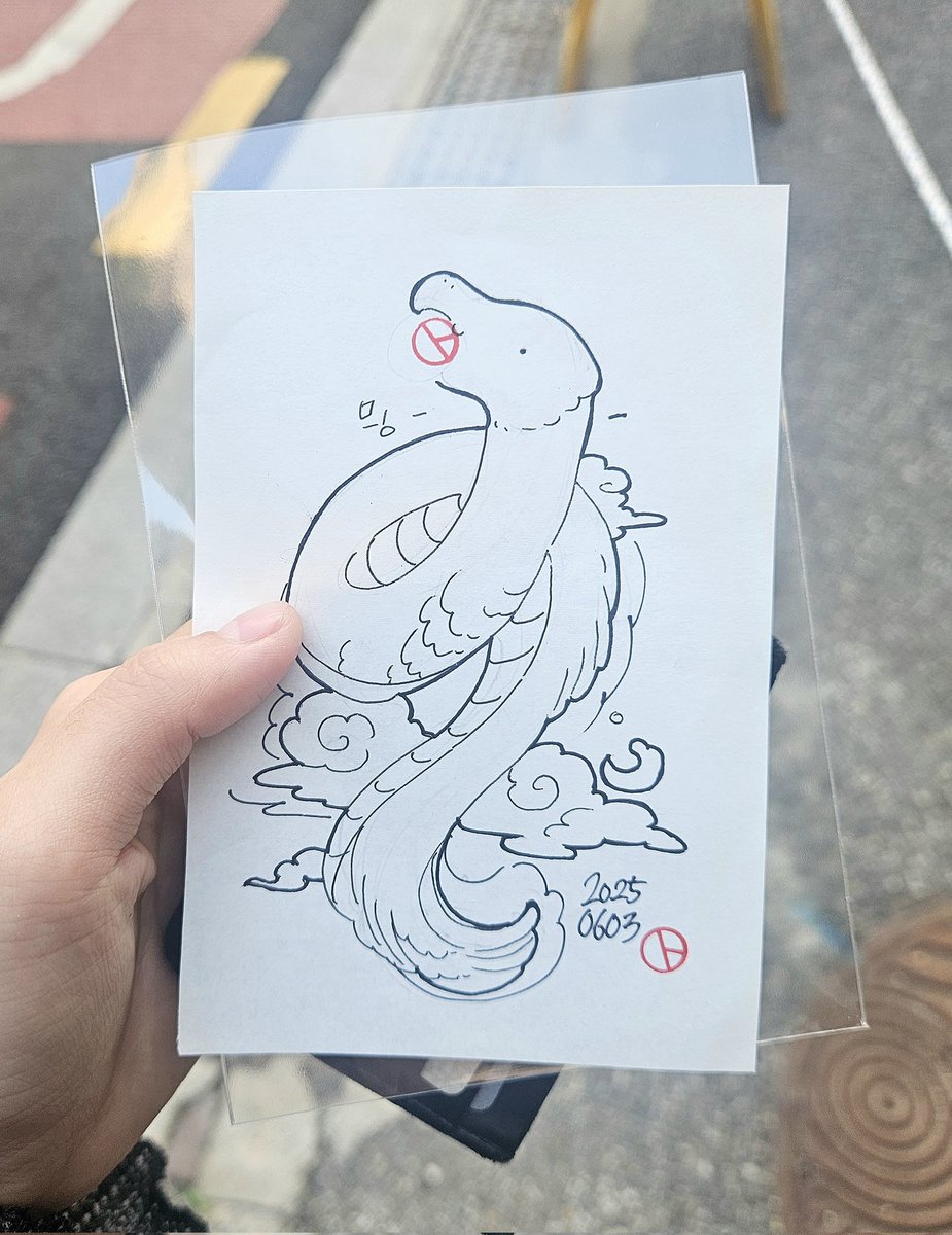 투표완료
프린트 못해서 그냥 그렸어요🫠 .. 
뱀의 해이기도 하니 여의주 물고 가는 이무기~~~