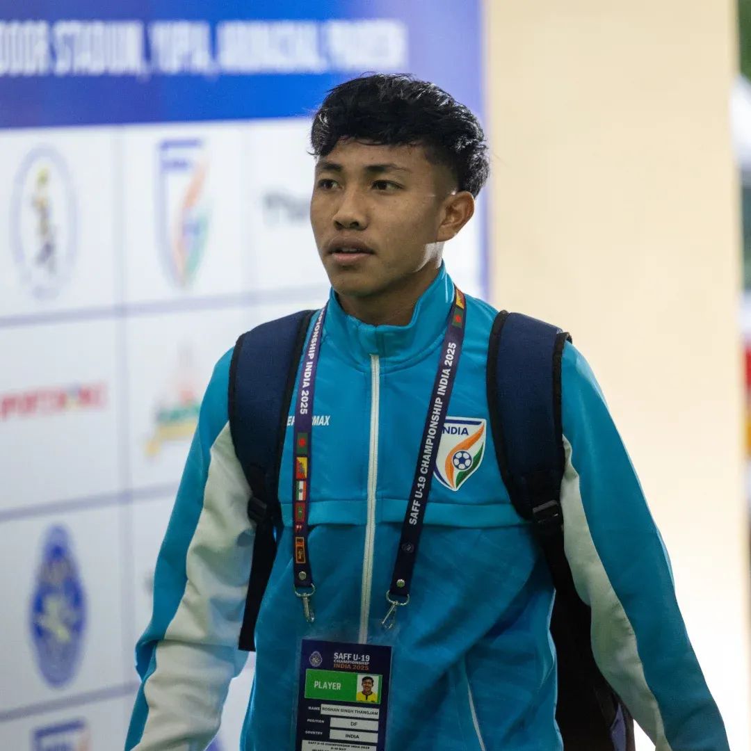 Be20608Routine's tweet image. 🚨 @RSportsTweets Reports: SAFF U-19 Champion Roshan Singh Thangjam (18) is set to join Mohun Bagan SG from Classic Football Academy! 🌟

Big step for the young Manipuri — smart scouting by the Mariners? 👀⚡ 
Comment you take down! 👇🏽 

#IndianFootball #RoshanSingh #MohunBagan…