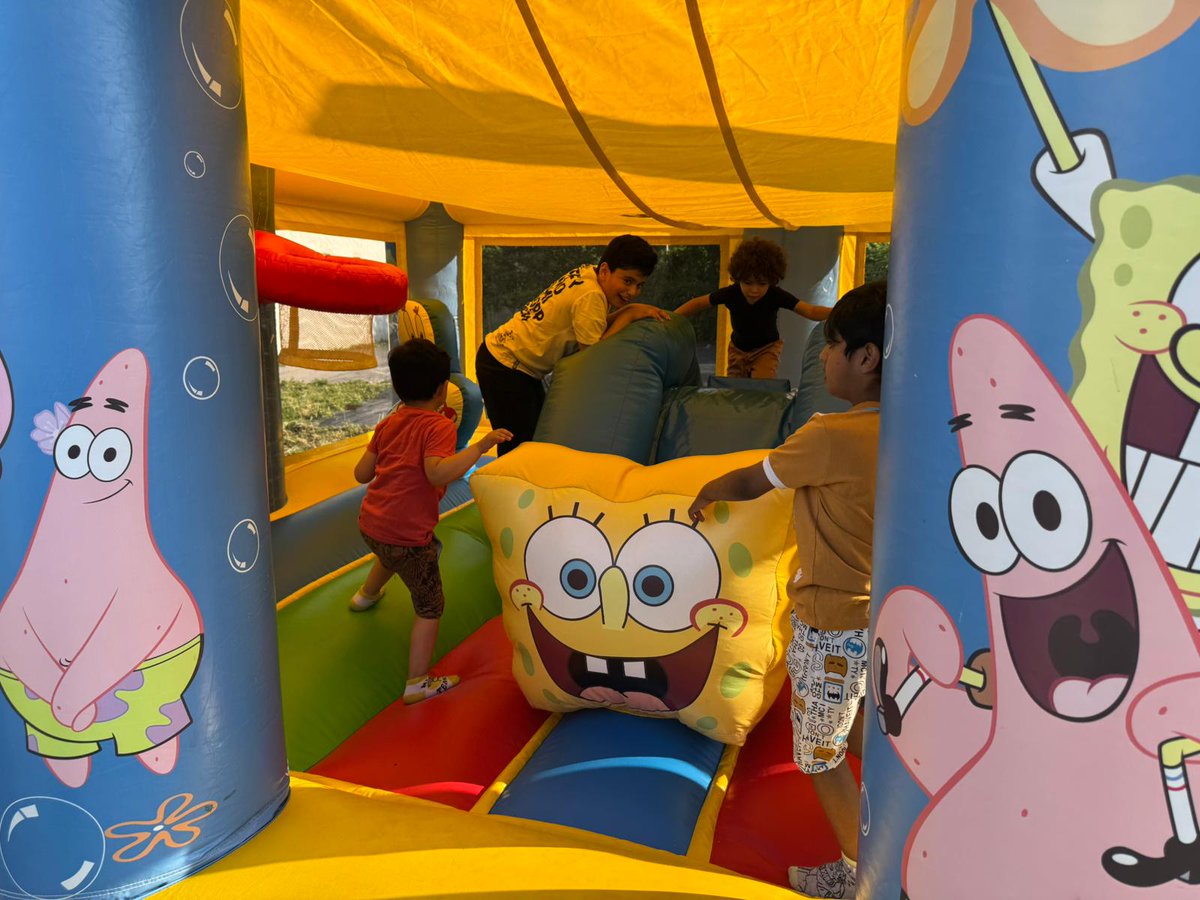 AMAF_HdF's tweet photo. Le 30 mai, AMAF Hauts-de-France a accueilli la #FêteDesVoisins à #Beuvrages : barbecue, château gonflable, 91 participants, dont Mr le Maire Ali Ben Yahia, des adjoints et la Croix-Rouge. Une belle journée sous le soleil ! ☀️🍗 #VivreEnsemble
#Islam
#Ahmadiyya https://t.co/gZvWkk7Ca7