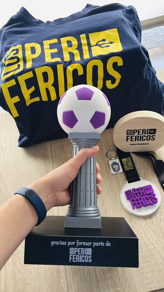 MSoriano20's tweet photo. GRACIAS @periferoyal 💜
Gracias por dejarme formar parte de un proyectazo.

Ha sido un placer trabajar rodeada de profesionales que se han convertido en familia y que me llevo para siempre.
Gracias por cada experiencia inolvidable.

Y a nuestro Perichat 

HASTA SIEMPRE PERIS 💛 https://t.co/S5umSotC74